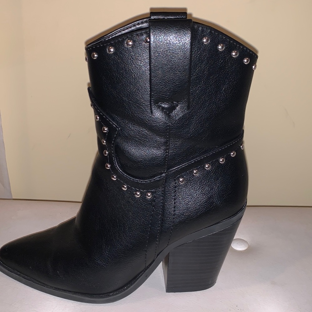 Bamboo Upstream-06 Black Western Cowboy Ankle Booties With Studs Stack Heels 6.5